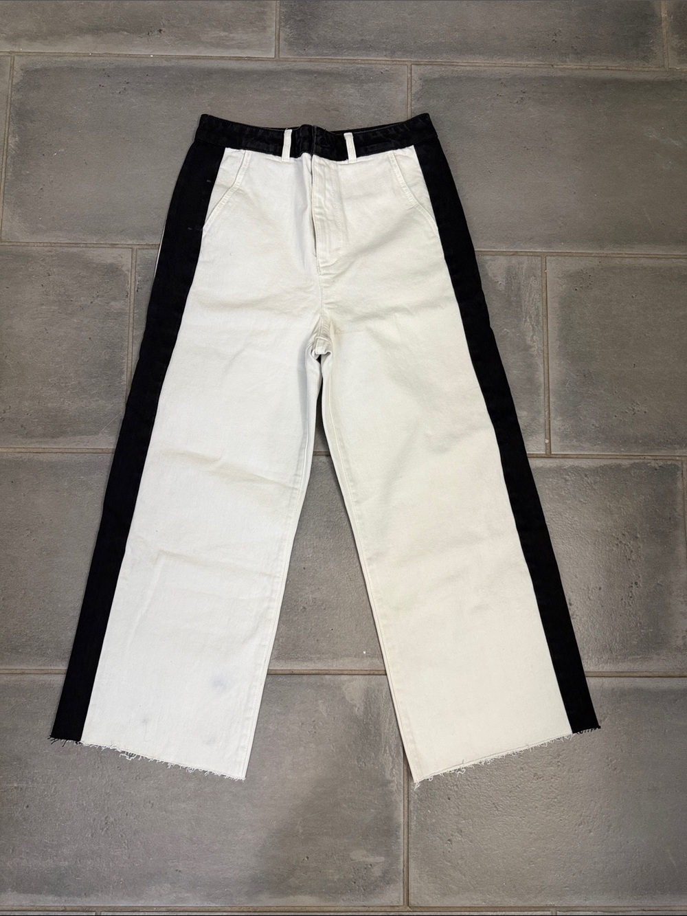 Frame Denim Two-Tone White and Black Wide-Leg Jeans